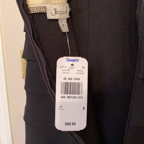 Little Black Dress, with lace and ruffle details - Picture 6 of 6